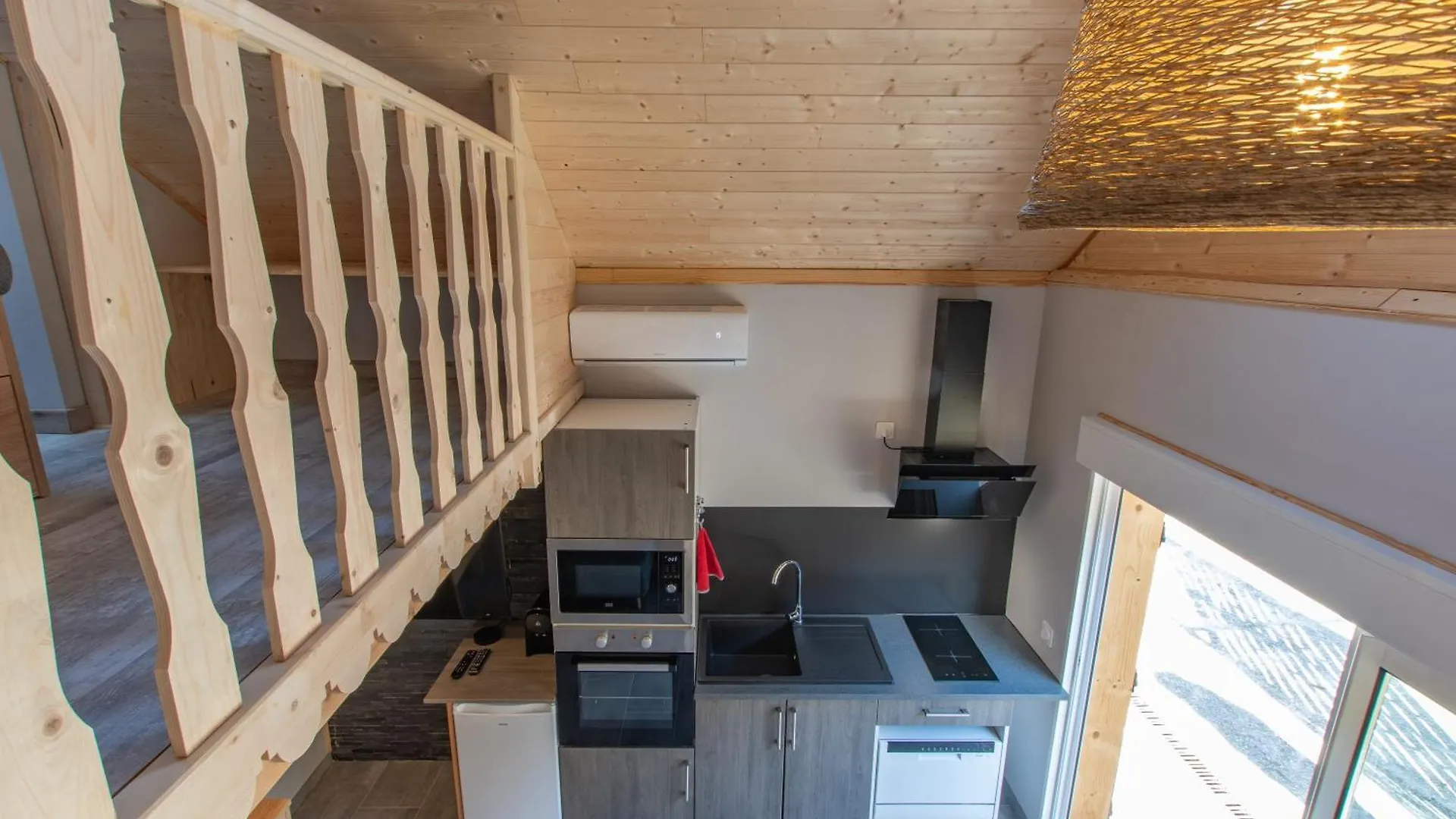 Apartment Type F1 To Sainte-Helene-sur-Isere 0*,  France